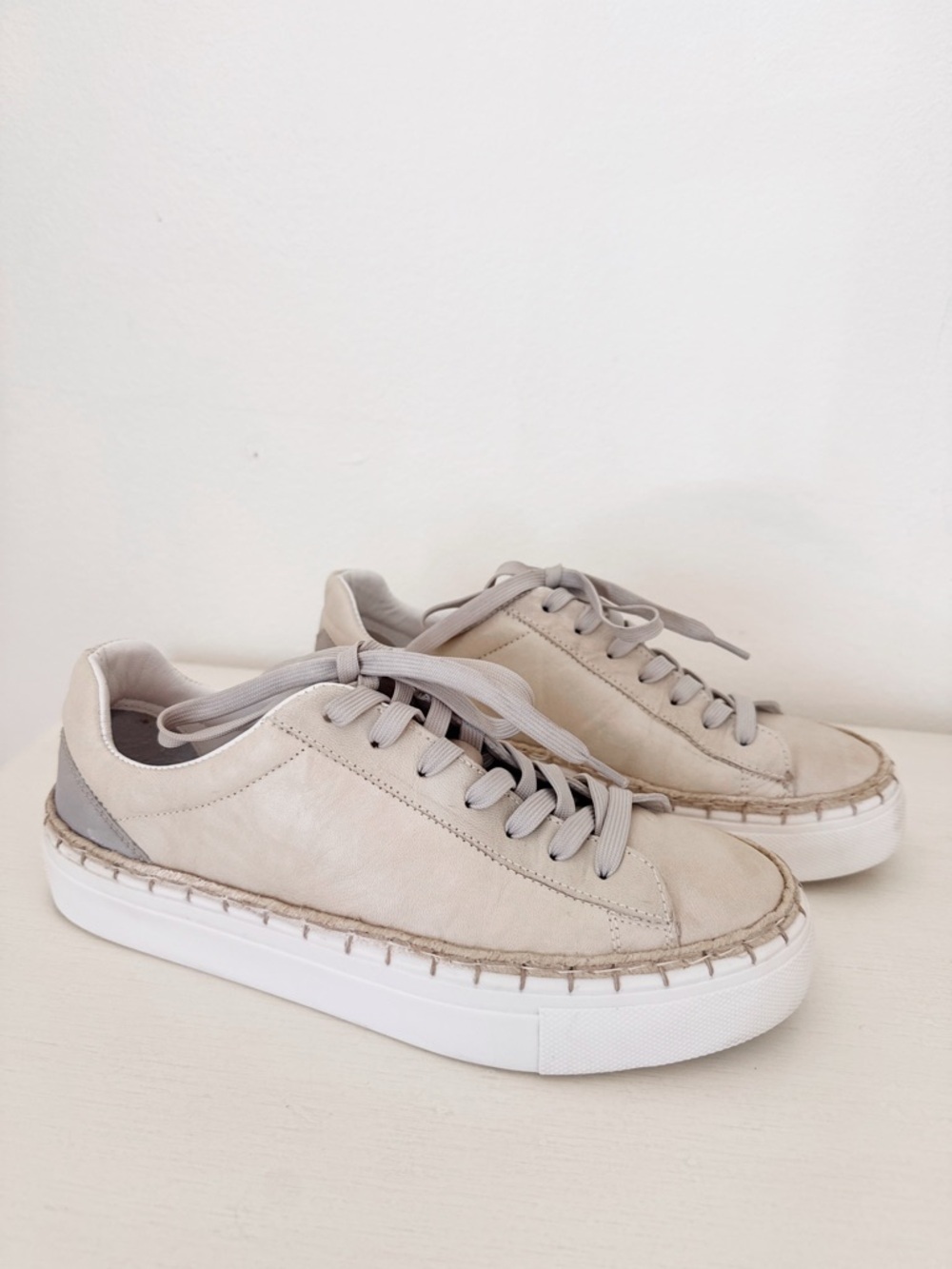 Free People Scotty Casual Low-Top Sneakers in Light Beige and Gray Womens 8
